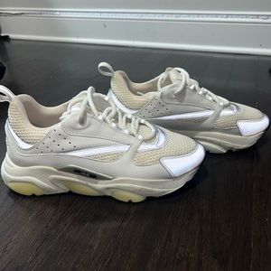Dior sneaker B22 very popular!